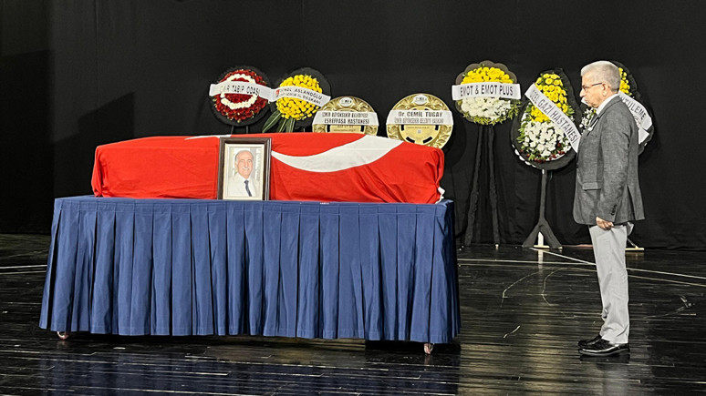 İzmir’de eski rektöre veda