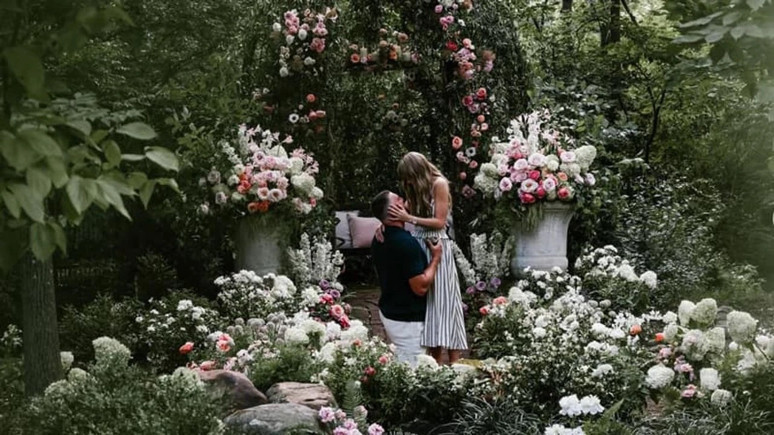 Ünlü şarkıcı Taylor Swift nişanlandı