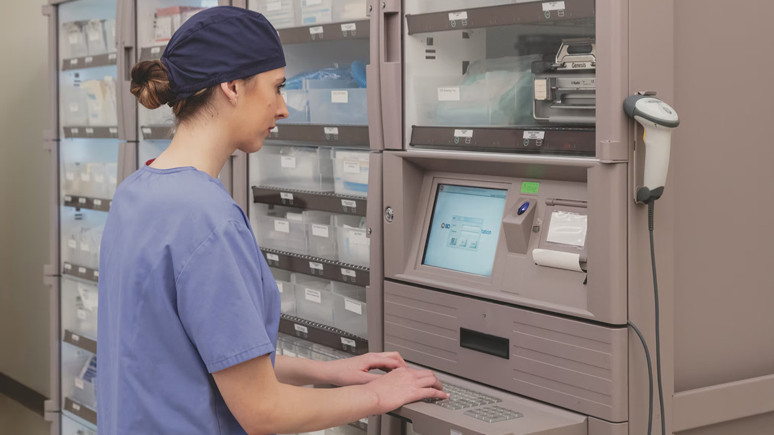 ‘İlaç teslimi görevi hemşire ve ebelerden alındı’