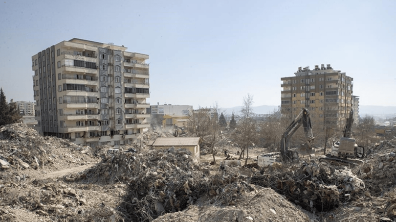 1400 kişiye mezar olan Ebrar Sitesi yeniden ayakta...