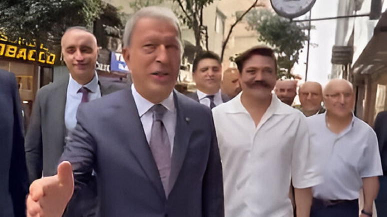 Hulusi Akar pilavcıda 'içtima' aldı: O anlar kamerada!