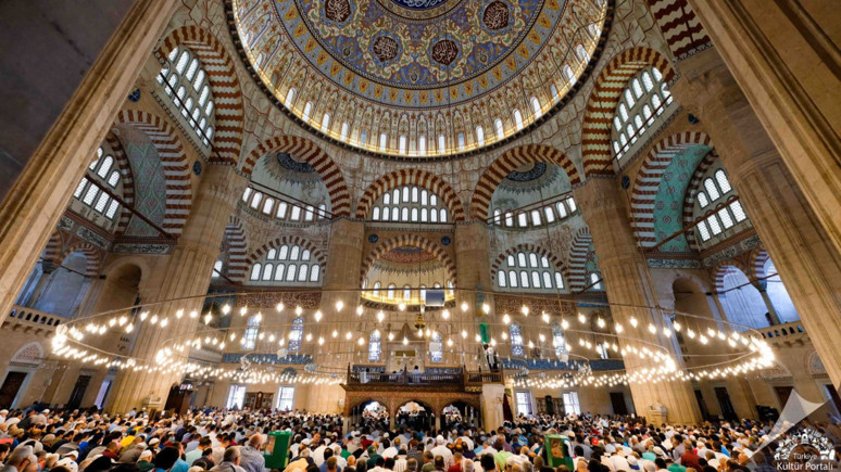 Restorasyon facialarının bir nedeni de özelleştirme! Kamu kurumları sınırlı kadrolarla çalışıyor