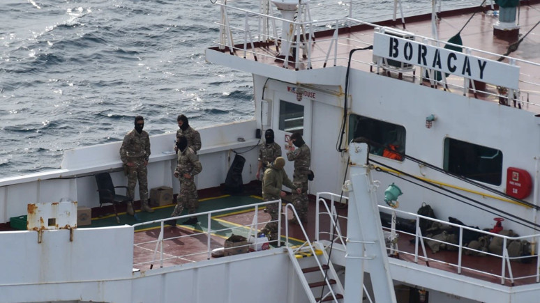 Putin Rus tankerine el koyan Fransızları 'korsanlık'la suçladı... 'Gölge Filo' iddiaları arasında Macron sessiz