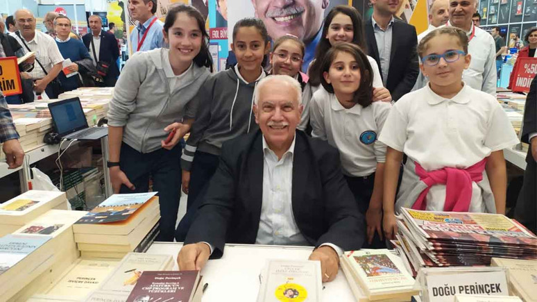 Perinçek Ankara Kitap Fuarı’nda