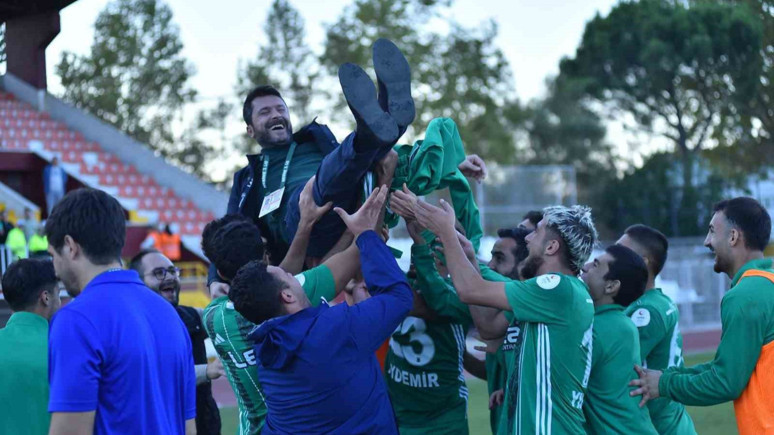 8 kişi kalan Kafkasspor rakibini mağlup etmeyi başardı