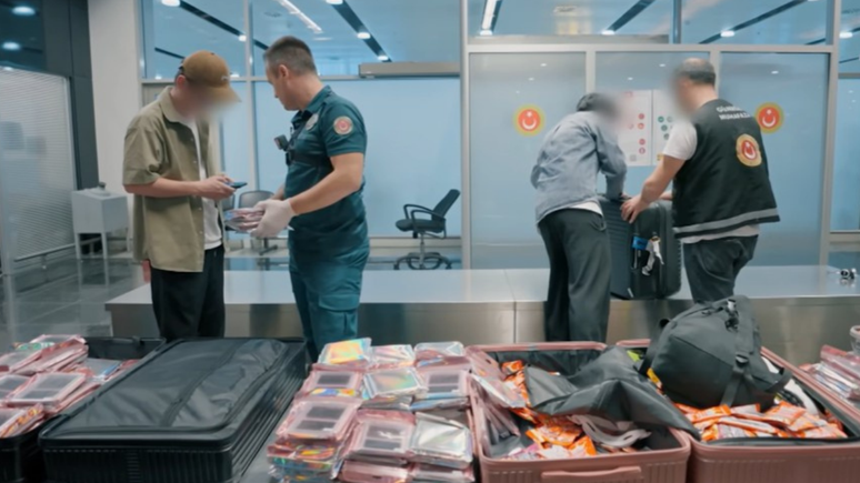 Havalimanında yüzlercesi yakalandı! Gümrük memurlarının şüphesi ortaya çıkardı