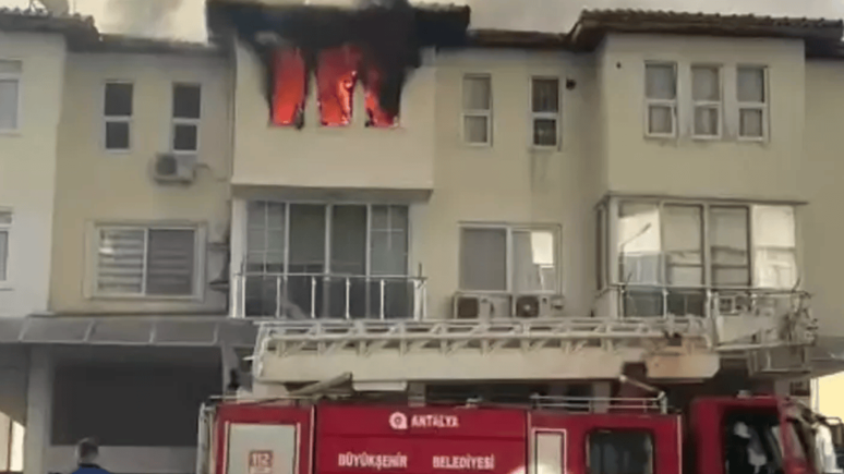 Antalya'daki yangın büyümeden söndürüldü