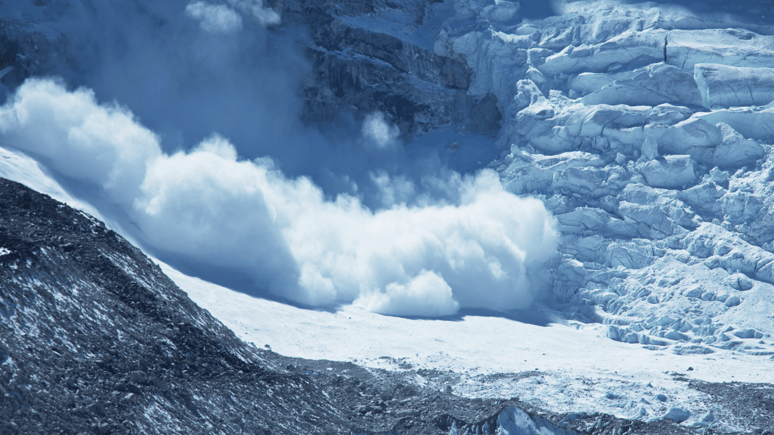 Dağcıların kampına çığ düştü'