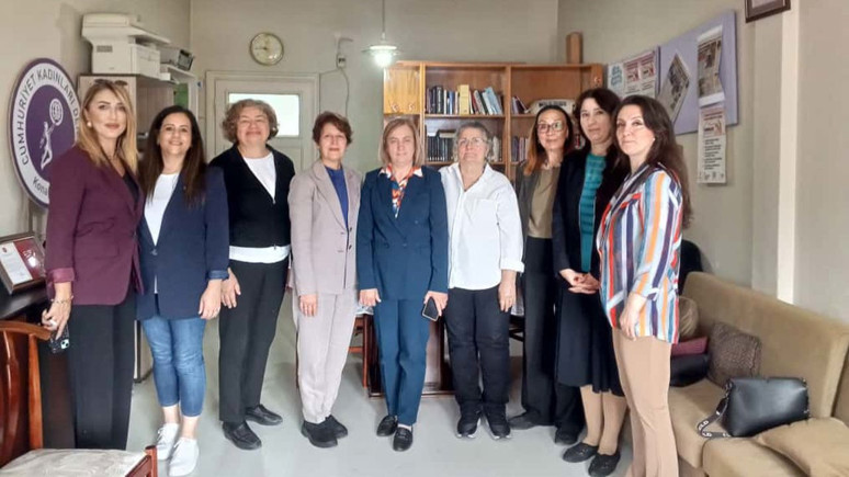 AK Parti İzmir Kadın Kolları CKD yöneticilerini ziyaret etti