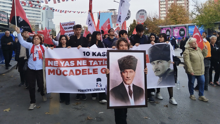 TLB Anıtkabir’e yürüdü! ‘10 Kasım’ı tatil günü yapanlara karşı en öndeyiz’