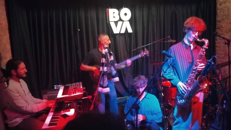 Knats festival için geldi