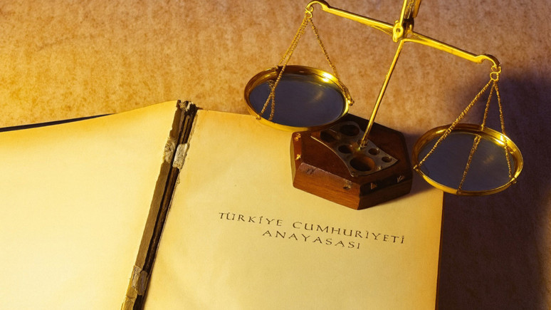 Anayasanın sivili olmaz