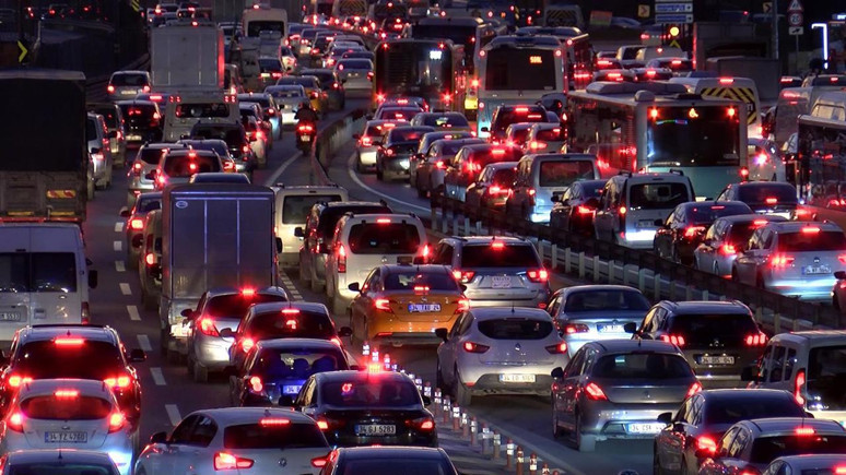 Dünyanın en saçma trafik kuralları! Bu ülkede siyah araba pazar günleri yasak