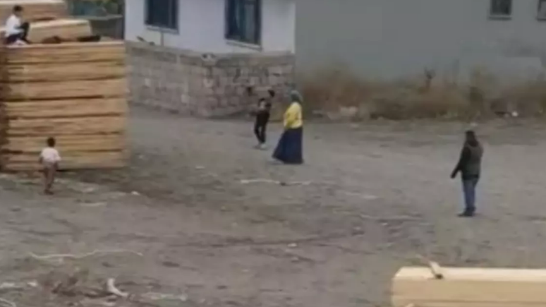 Kayseri'de ilginç olay! Bu aile yoldan geçen herkesi taşlıyor