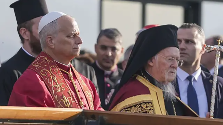 Türk basını ekümenik gösteriyi perdeledi: İyi ki Aydınlık ve Ulusal Kanal var