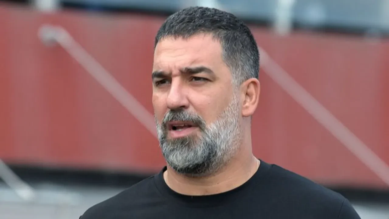 Arda Turan maç sonu çılgına döndü! Rakip takımın kulübesini bastı