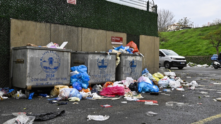 Maltepe'de çöp sorunu devam ediyor! 3 günlük çöp birikti, vatandaşlar tepkili