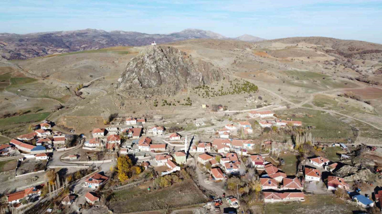 Su kuyusu ve kuş bakışı manzarasıyla turist çekiyor