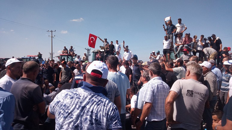 Milletin efendisi hakkını arıyor! Ürünü tarlada kaldı çiftçi yollara döküldü - Resim : 4