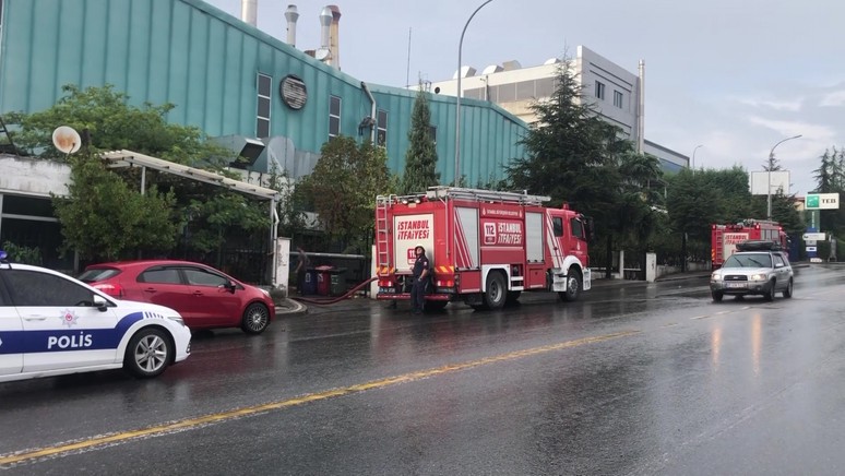 Tuzla’da korkutan yangın! Fabrika alev alev yandı - Resim : 1