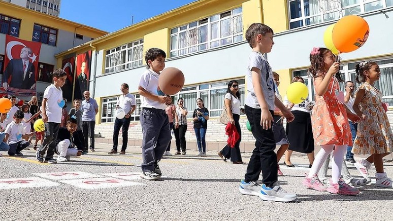Tatil bitti! 20 milyon öğrenci okula döndü - Resim : 1
