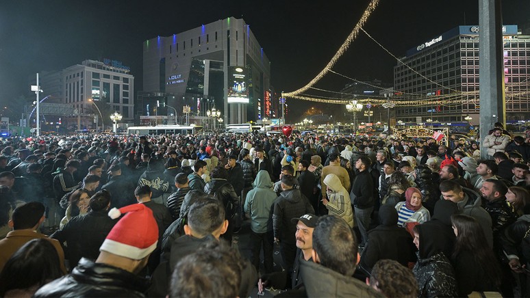 Türkiye yeni yılı coşkuyla karşıladı - Resim : 3