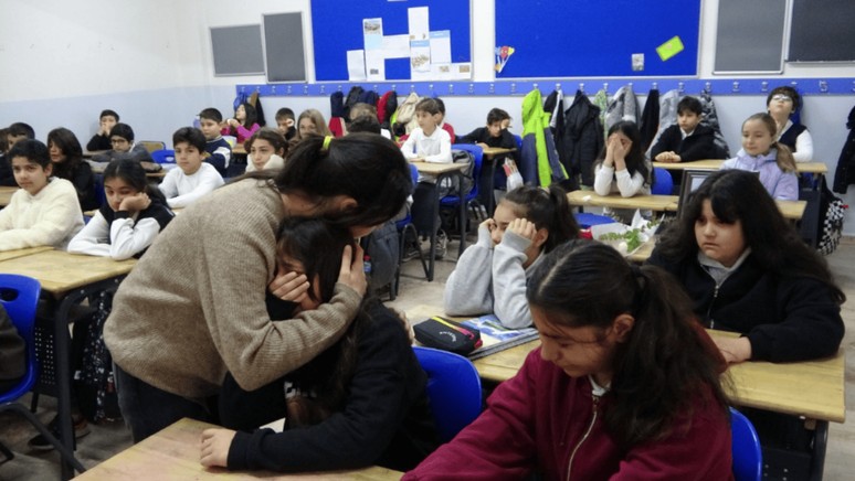 Bolu’daki otel yangınında hayatını kaybeden 11 yaşındaki Mina Akişli okulunda anıldı - Resim : 1