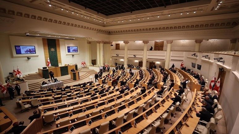 Gürcistan'da 49 muhalifin milletvekillikleri düşürüldü - Resim : 2