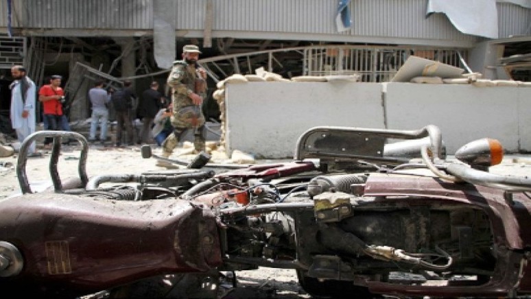 Afganistan’da banka önünde intihar saldırısı: 5 ölü, 7 yaralı - Resim : 2