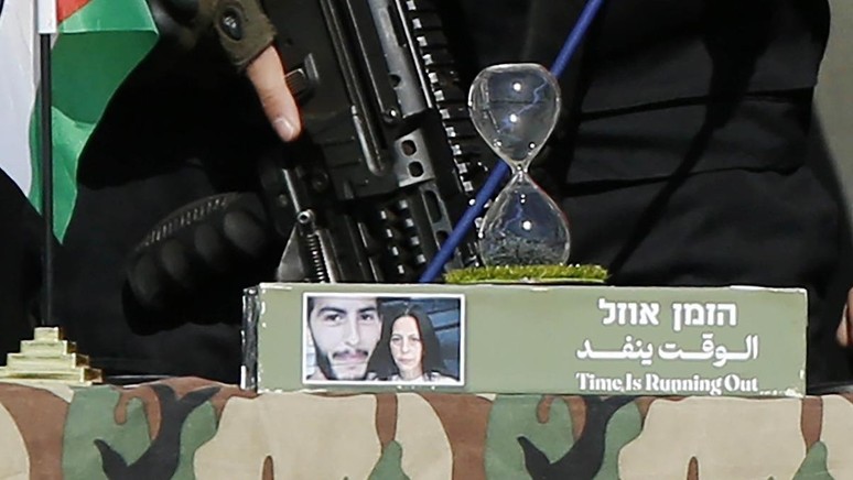 Esir aileleri: HAMAS'ın kum saati hediyesi 'yaşam belirtisi' - Resim : 1