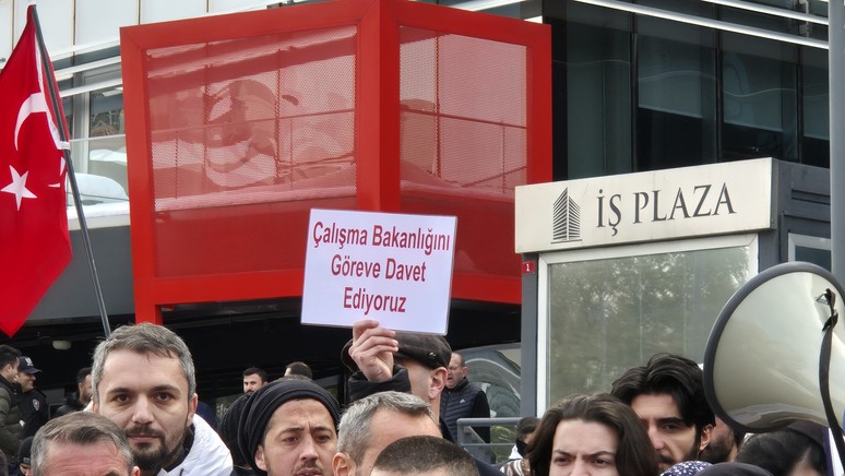 KFC ve Pizza Hut işçileri: Artık yetkililer sesimizi duysun - Resim : 1