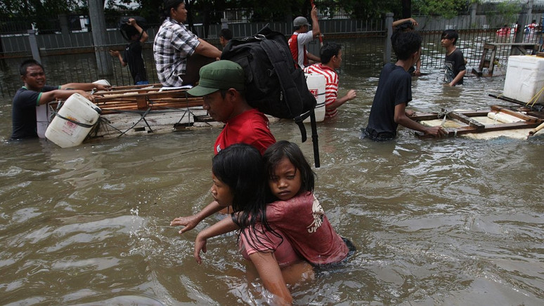 Endonezya'da sel felaketi: Bin 229 kişi tahliye edildi - Resim : 1