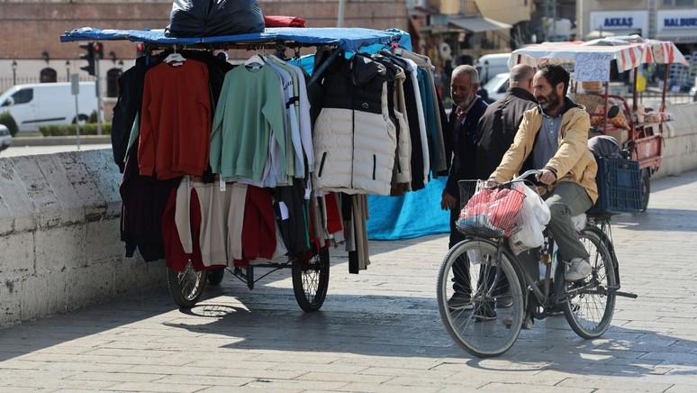 Adana’nın Tarihi Taşköprü’sü işgal edildi! - Resim : 1
