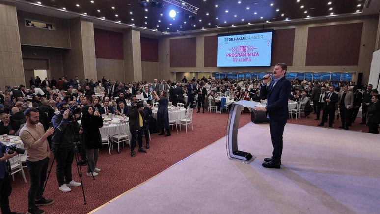 Bahçelievler Belediyesi gaziler ve şehit yakınları için iftar programı düzenledi - Resim : 1
