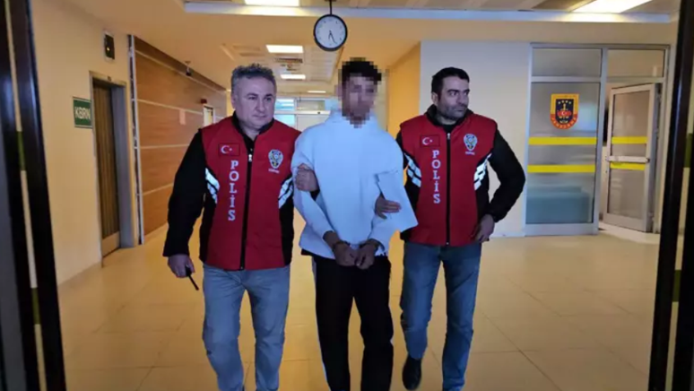 Okul bahçesinde kan donduran cinayet: Bıçaklanarak öldürülen genç kız toprağa verildi - Resim : 1