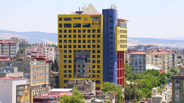 Dünyanın en saçma binası Kahramanmaraş'taydı! Bakın yerine ne yapılacak - Resim : 1