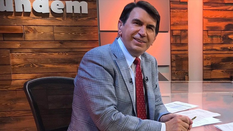 Fuat Uğur kimdir? Fuat Uğur kaç yaşında? - Resim : 1