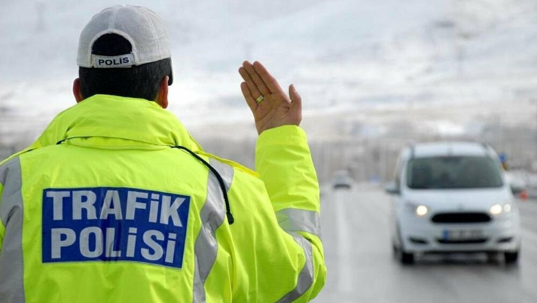 74/b trafik cezası nedir? Yayalara ilk geçiş hakkı tanımama cezası 2025 - Resim : 1