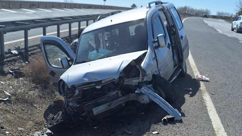 Kırıkkale'de zincirleme kazada! 2 kişi yaralandı - Resim : 1