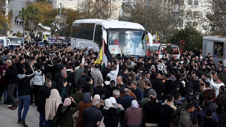 İsrail basını: İsrail, serbest bırakılan esirlerin peşinde - Resim : 1