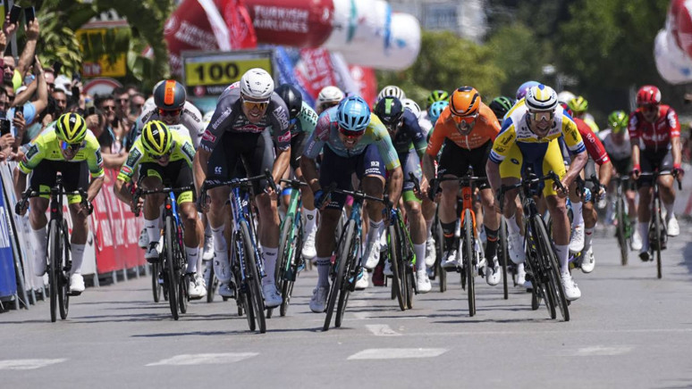 60. Cumhurbaşkanlığı Türkiye Bisiklet Turu'nda ilk etabın galibi Simon Dehairs - Resim : 1