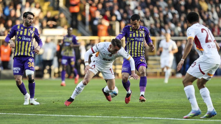 Galatasaray, Eyüpspor'u 5-1 mağlup etti! Sarı-kırmızılar zirvede farkı korudu - Resim : 1