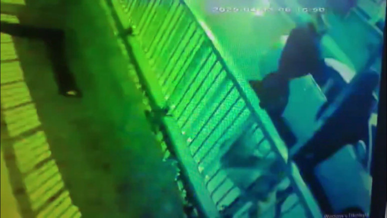 Park halindeki otomobilden 50 bin lira çaldılar: İşte o anlar... - Resim : 1