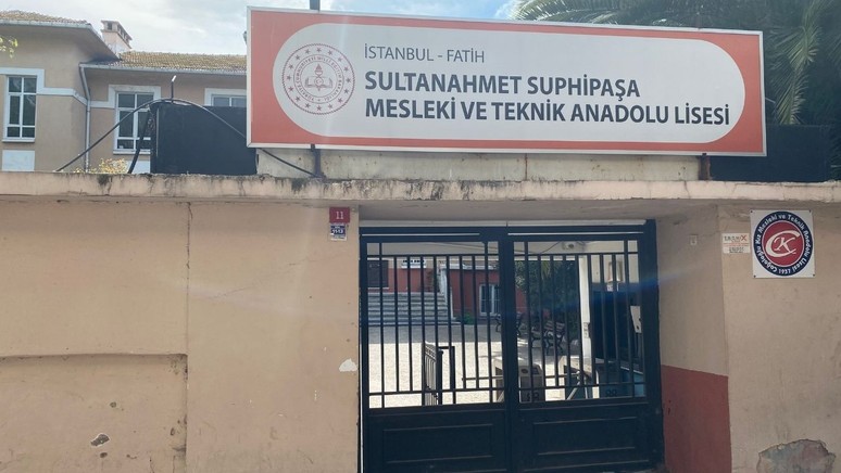 İstanbul’da 6.2’lik deprem sonrası okullar hasar gördü! - Resim : 1