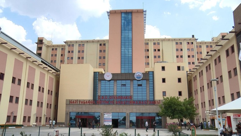 Diyarbakır'da 53 öğrenci hastaneye kaldırıldı! Nedeni zehirlenme şüphesi - Resim : 1