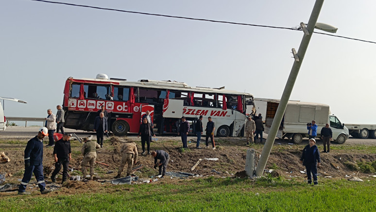Van'da korkunç kaza: 28 kişi yaralandı - Resim : 1