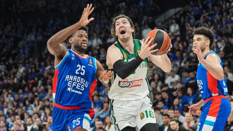 Anadolu Efes, Panathinaikos'u 85-82 mağlup etti! Lacivert-beyazlılar, seriyi uzatmayı başardı - Resim : 1