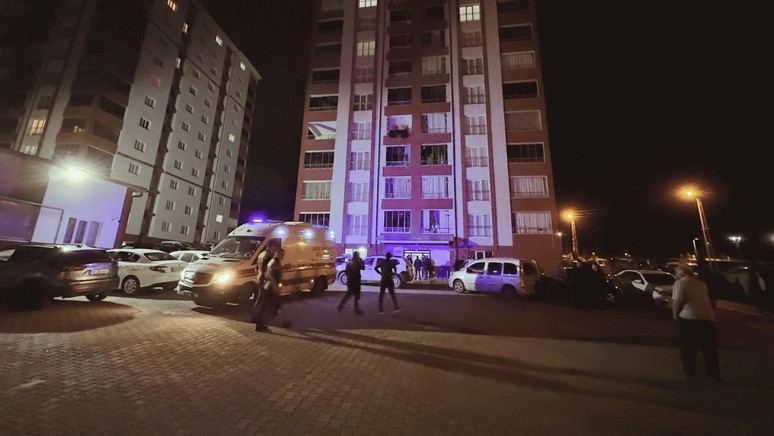 Sivas'ta dehşet: İki kardeş evde boğazları kesilmiş halde ölü bulundu! Valilikten açıklama yapıldı - Resim : 2
