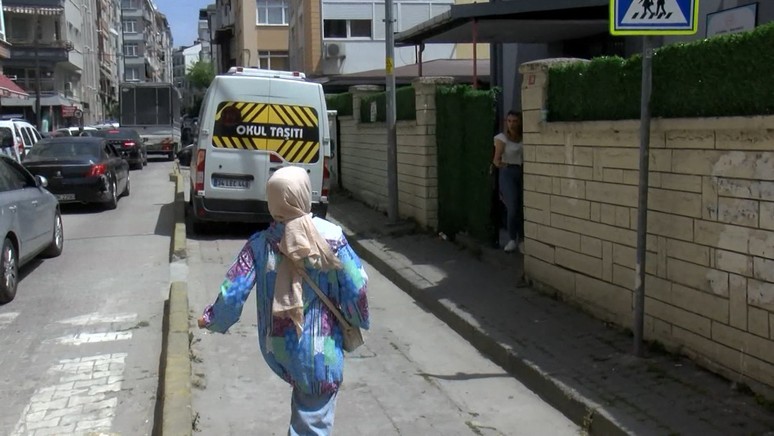 Bakırköy'de bir ilkokulda yangın çıktı! Öğrenciler gözyaşlarına boğuldu... - Resim : 2