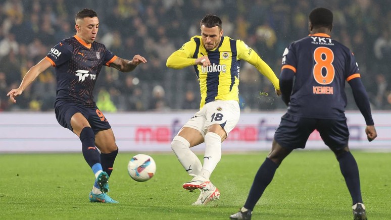 Fenerbahçe, deplasmanda Başakşehir'e konuk oluyor! İşte maç öncesi muhtemel 11'ler - Resim : 2